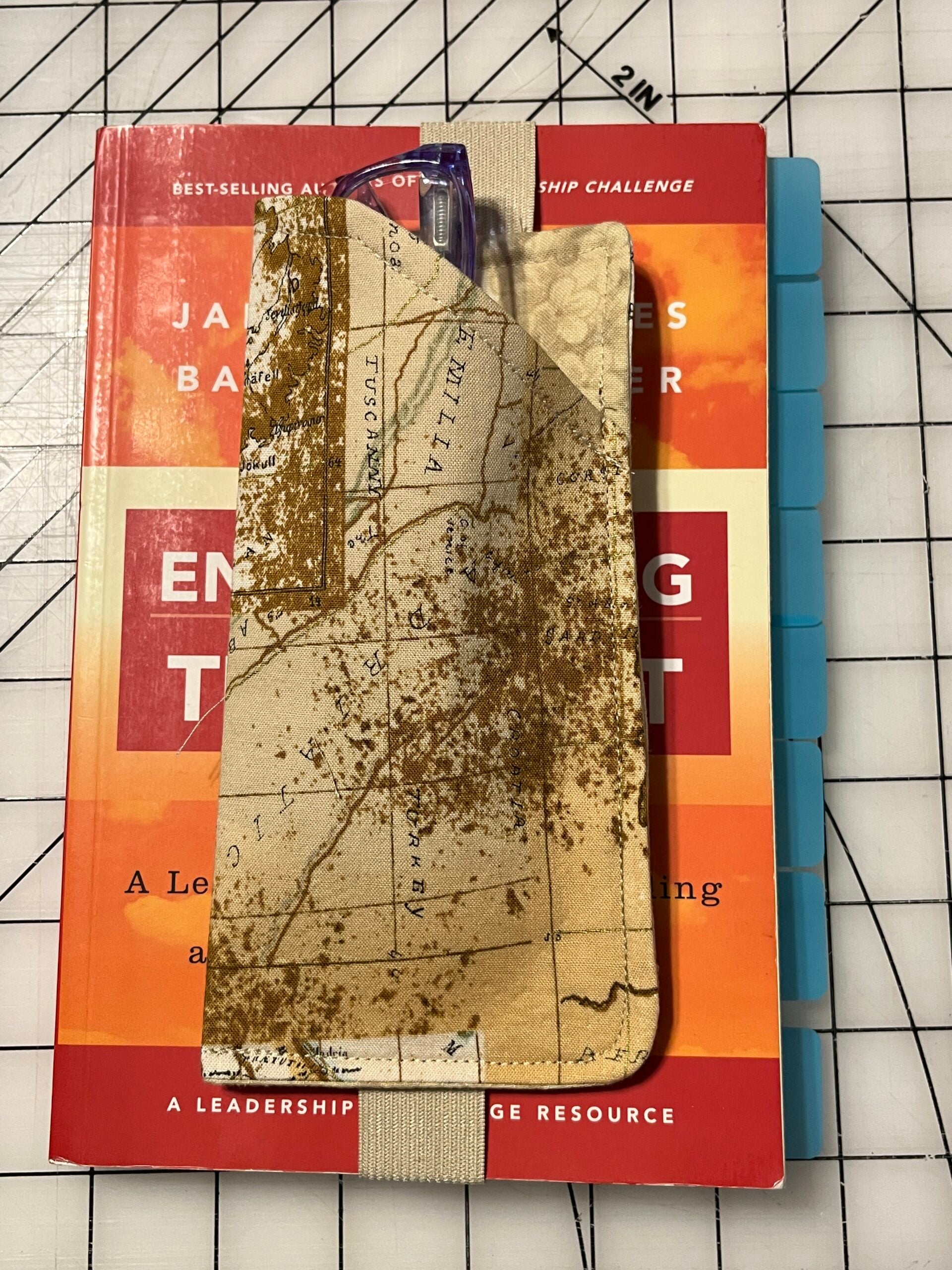 Eyeglass Holder Bookmarks - Gold and Tan world image